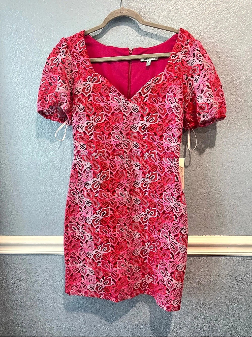 SIENA Floral-Lace Short-Sleeve Sweetheart-Neck Dress Pink